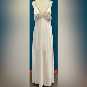 Elegant White Sleeveless Gown - DJ Nights by Laura Ryner sz 13/14